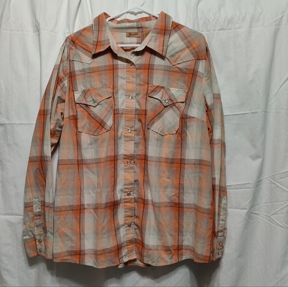 Any Item $10- Send an Offer (Purses Excluded)- Wrangler Snap front shirt